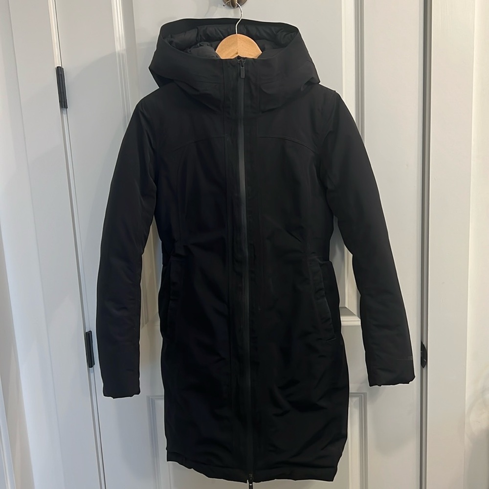 Lululemon s 4 hooded jacket w/ cinched waist. Signs of wear around collar.